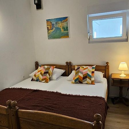 Apartmani Ela Prvić Luka Extérieur photo
