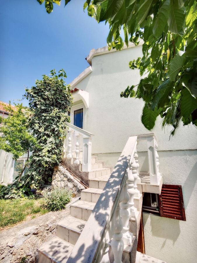 Apartmani Ela Prvić Luka Extérieur photo