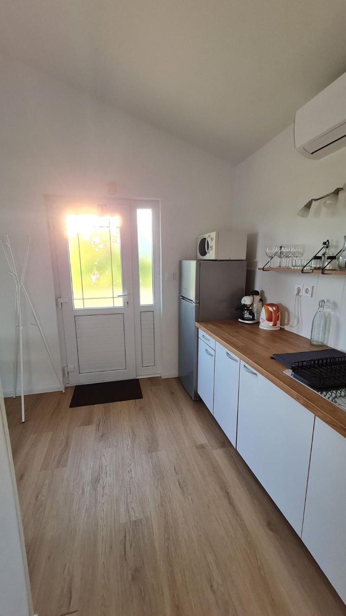 Apartmani Ela Prvić Luka Extérieur photo