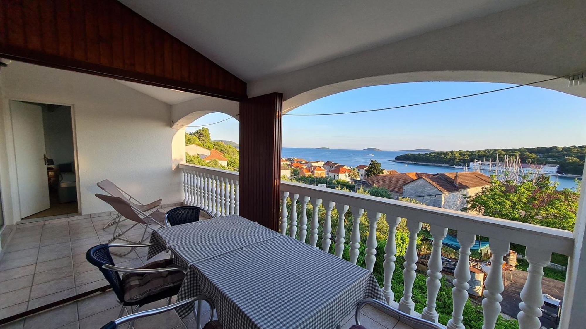 Apartmani Ela Prvić Luka Extérieur photo
